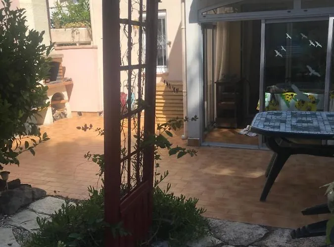 Апартаменти Avec Un Grand Jardin Prive Cap D'agde Pinede Агд